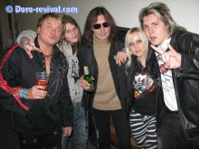 Společné foto *Vilda Čok-Marťas-Aleš Brichta-Maky-Roman* na festu Rockové vánoce 2009
