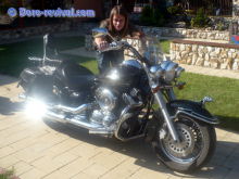 Martin u jedné z krásných motorek - kdo je hezčí? ...(motorka :-)