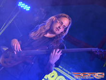 Tom hobluje Warwicka