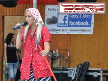Dřevorockfest začal mým moderátorským tématickým uvedením první kapely Spocená uklízečka